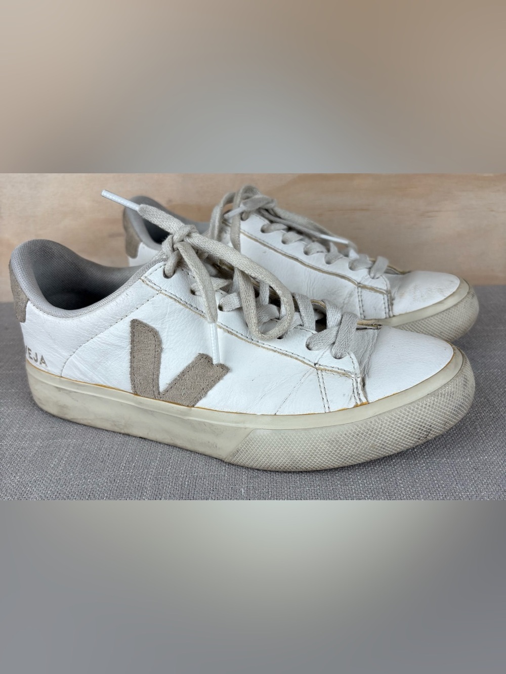Veja Campo Leather Women’s Size 6 White Sneakers Shoes With Natural Suede V Logo